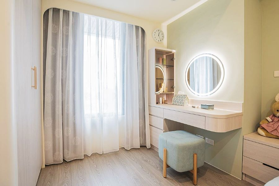 淨白的空間加入了色彩,以圓弧取代了直角,潤飾空間銳利感的同時也增添了活潑的氛圍